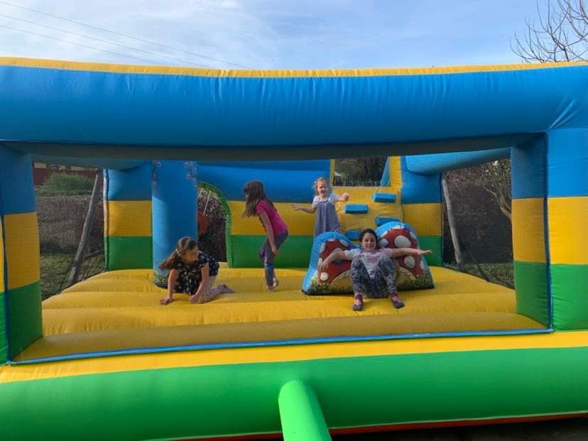 Miért a Szöcske Légvár?